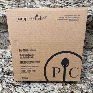 Pampered Chef Cake Pan with Secret Center